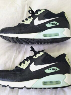 Nike Air Max 90 Black and Mint Igloo Gym Shoes Sneakers Size 8.5 Womans
